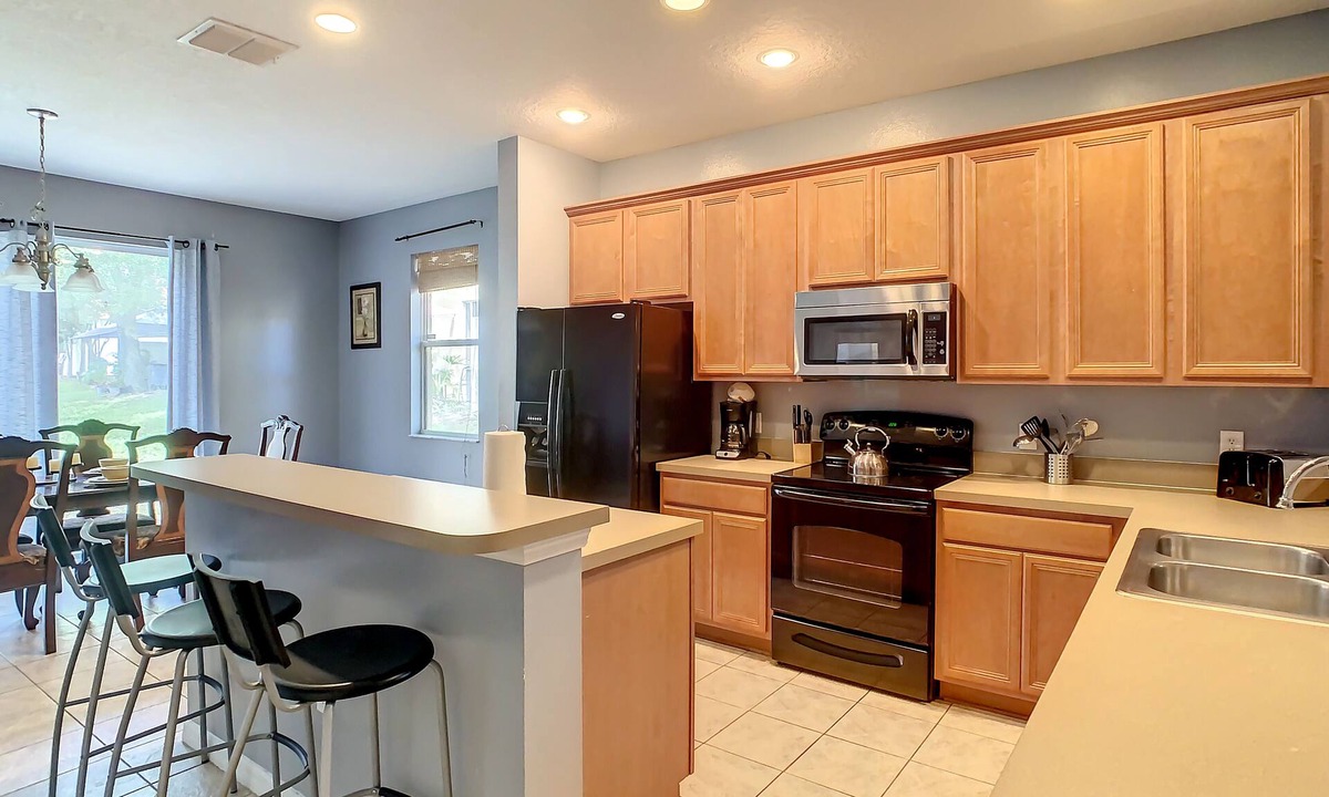 Crestwynd Bay House | 1.5 Miles to Disney,1600 sqft 3BR/2.5BA Townhome, Cost-effective!