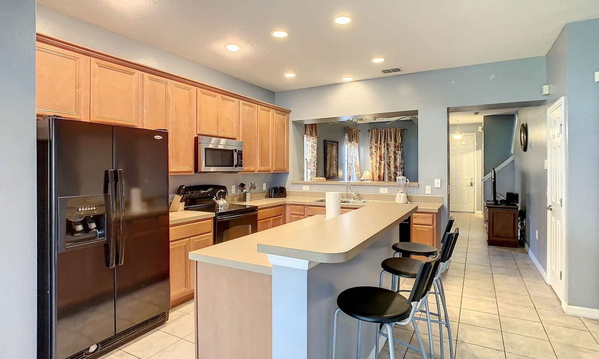 Crestwynd Bay House | 1.5 Miles to Disney and one minute from Walmart,1600 sqft 3BR/3BA Townhome