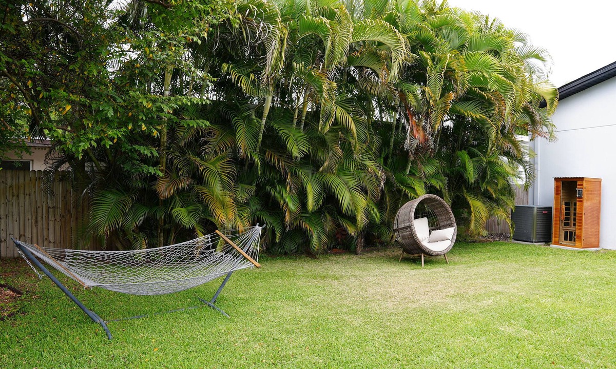 St. Petersburg Apartment | 1-bedroom apartment near ocean in Old Southeast with private sauna & hot tub