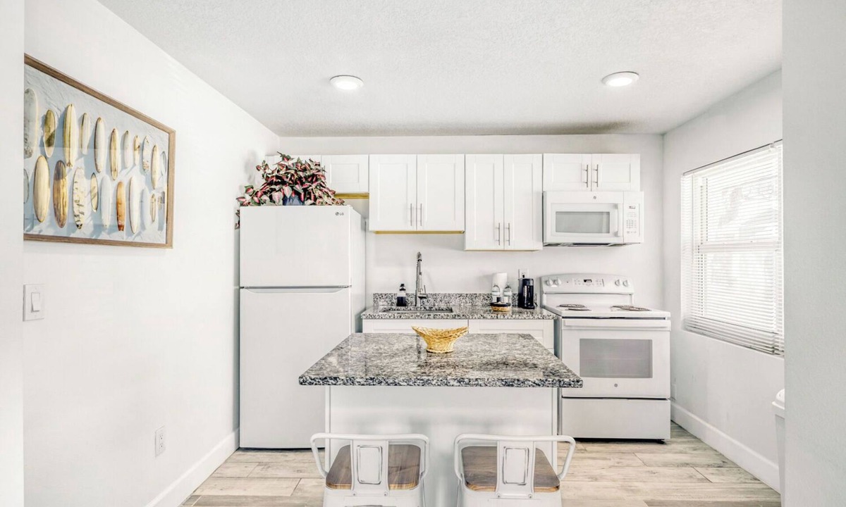 Tropic Apartment | 1-bedroom apartment near the beach Melbourne with AC