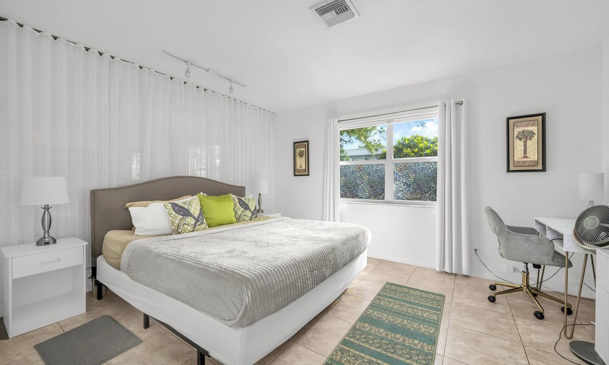 Por La Mar House | 1 BR - Guesthouse - A beachside gem! Walk 1 min to Beach!