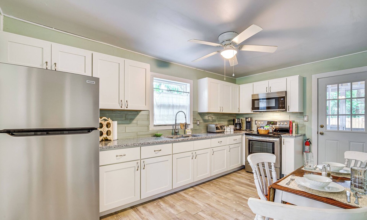 Ocala Cottage | 1 Mi to Ocala Dtwn Square: Home w/Yard!