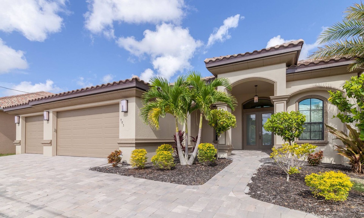 Yacht Club House | 10/10 Villa Americana - Beach, Boating, Heated Pool and Spa - Yacht Club