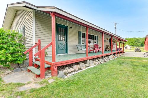 Deford House | 10-Acre Kingston Getaway: Sauna & Fire Pit