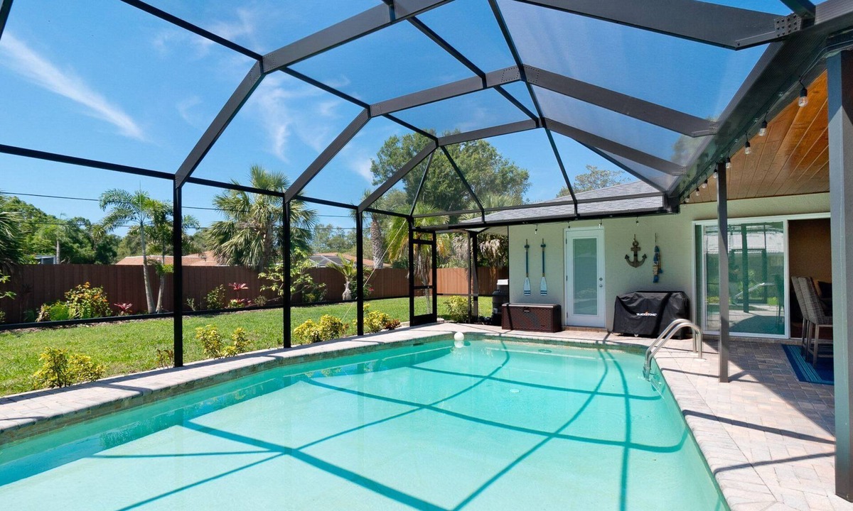 Whitfield House | 10 Beds Sleeps 14 + Private Heated Pool + Close to Beaches, IMG, Lakewood Ranch
