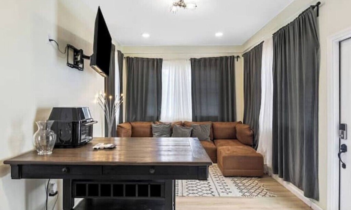 United Central House | 10 min to St Pete Beach w/Parking - 1BD 1BA