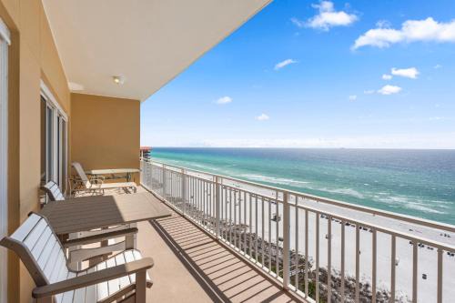 Thomas Drive Apartment | 1005 Sterling Beach