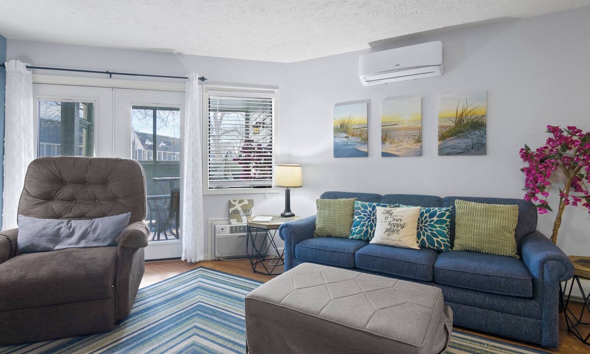 Charlevoix Condo | 101 Pointes North Inn | Dog Friendly | Downtown Chx | Indoor/Outdoor Pool