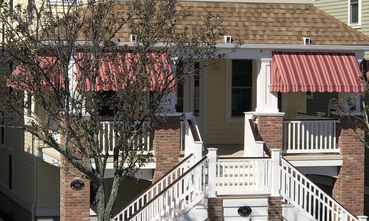North End House | 12 BR 6 Bath ELEVATOR NEWER Construction in the Heart Of Ocean City, downtown