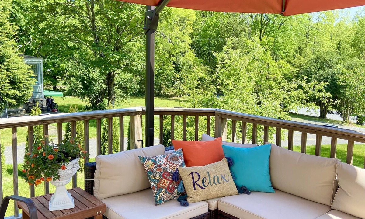 Beaverdam Lake-Salisbury Mills Cottage | 13 miles from West Point Entire Cottage on 1.5 acres 3BR 2BAn