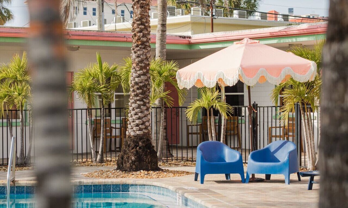 Bay Esplanade Apartment | 136 · ☀Pool✔ Kitchen✔ Beach✔ Self Check-In✔ Parking✔