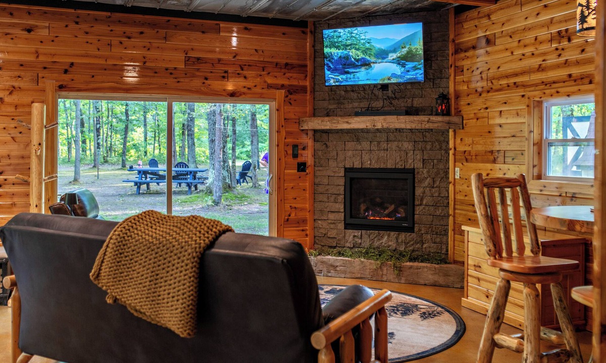 Wellston Cabin | 15 min to Caberfae ski resort and Steelhead fishing