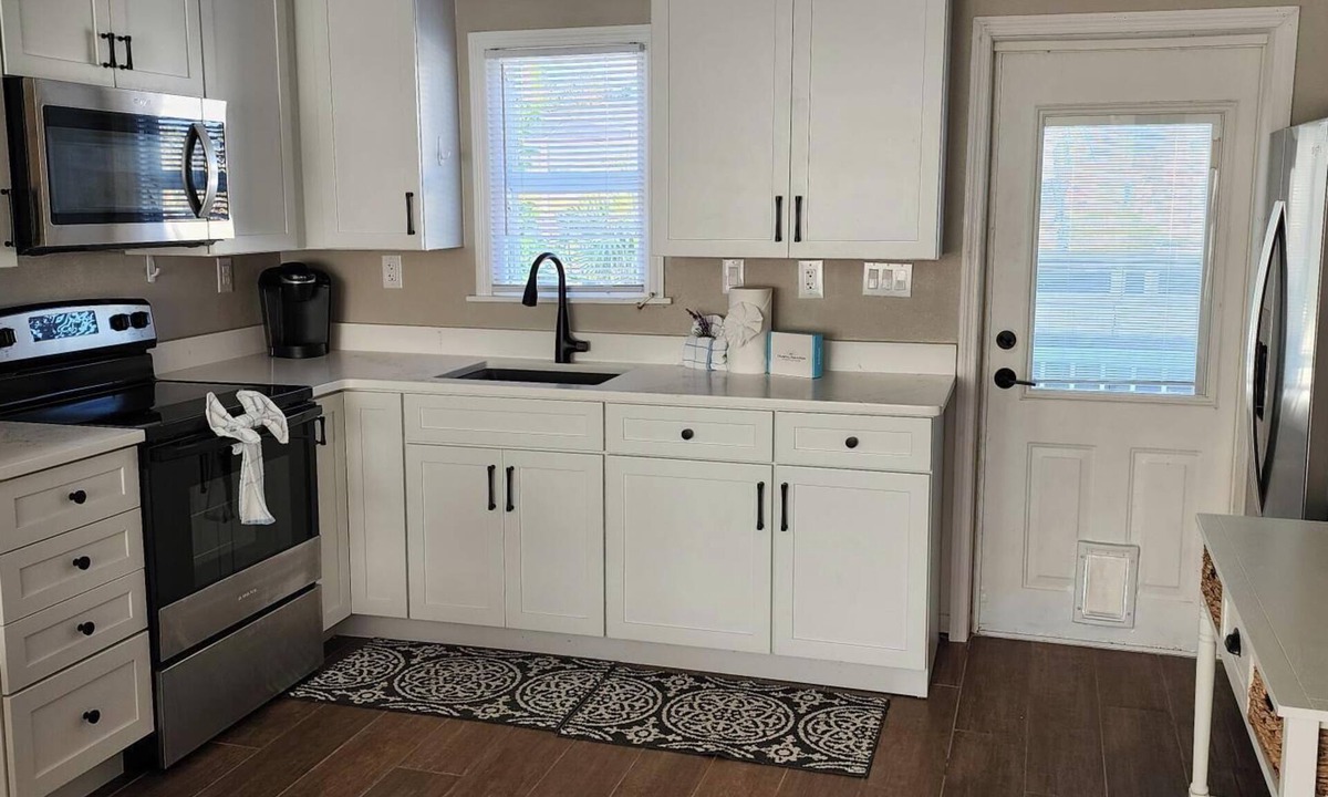 Hills T P House | 159 Pearl - Cozy Two Bedroom Near Beach