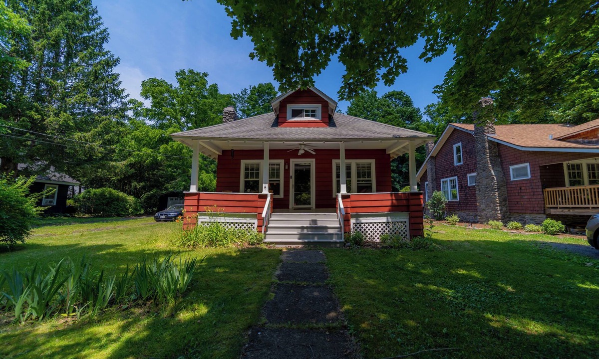Phoenicia House | 1920s Phoenicia Bungalow w/Vintage Furnishings, Sauna, Fireplace, & Fenced Yard