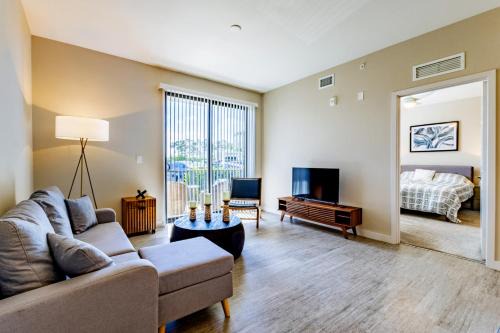 Three Oaks Apartment | 1BR Condo in Fort Myers | Pool + Gym + BBQ