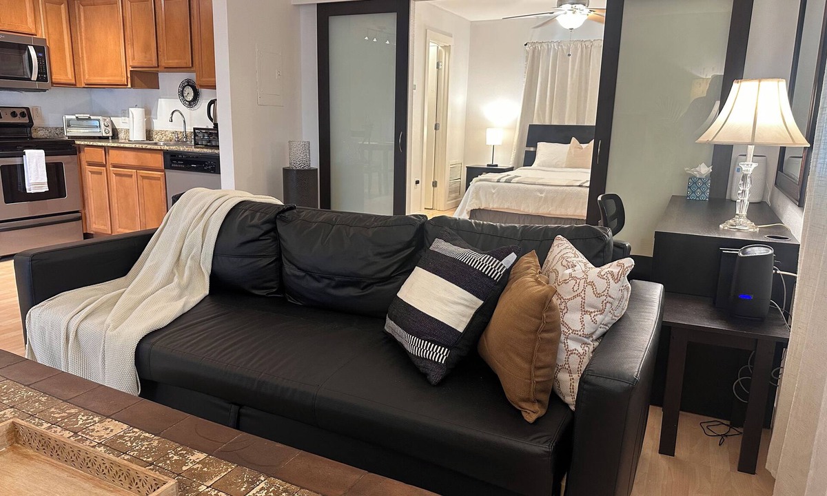 Oakford Park Apartment | 1BR Near Downtown & Airport