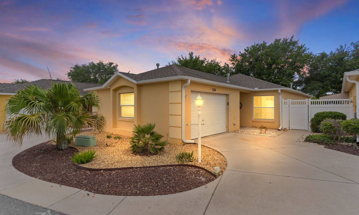 The Villages Villa | 2/2 Patio Villa, Golf Cart, Dog Friendly, Golf Course View