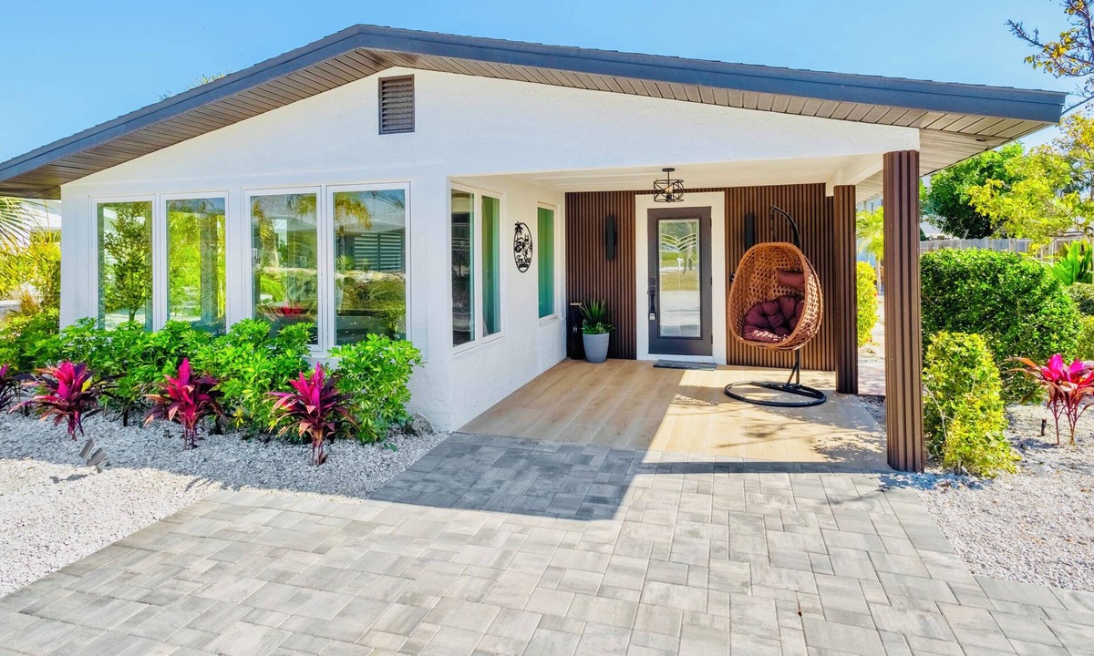 Whitney Beach Cottage | 2 bedroom 2 bath. Peaceful, Sunsets, White sands ! On the Gulf