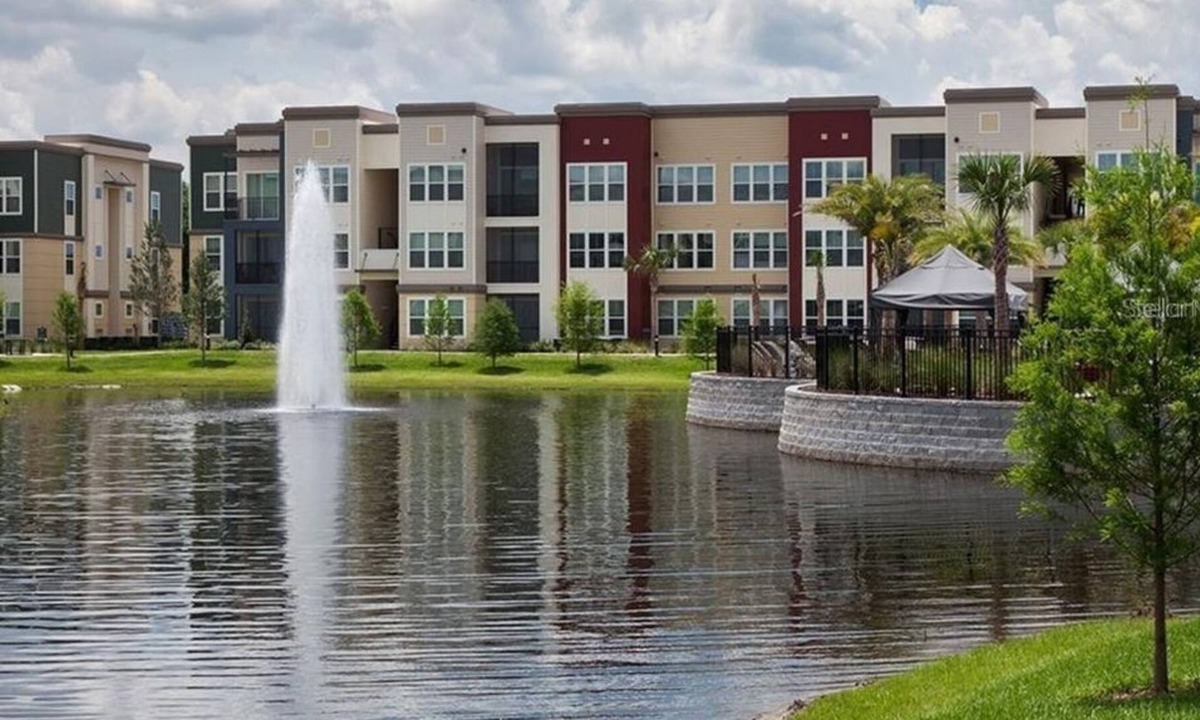 Lake Hart Apartment | 2 Bedroom Apartment 419553 by Houzlet