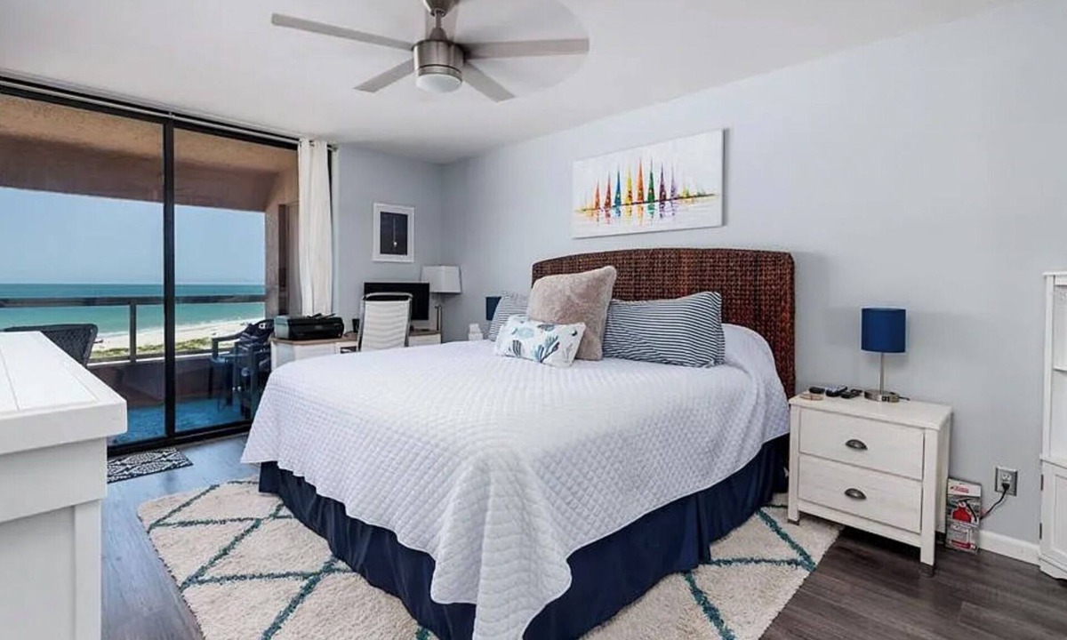 Sand Key Condo | 2-bedroom beach condo, water views in beautiful Sand Key, 4 mins to Clearwater