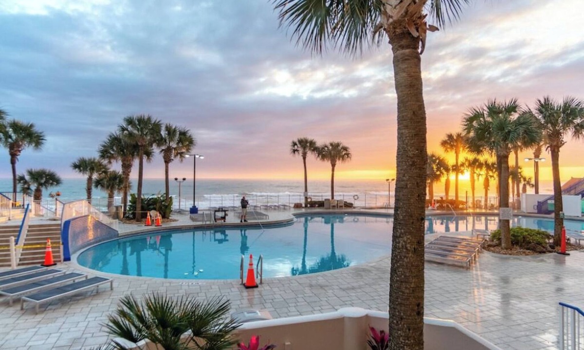 Seabreeze Historic District Condo | 2 Bedroom Deluxe Condo w/Kitchen, Sleeps 8, on Daytona Beach, at Ocean Walk!