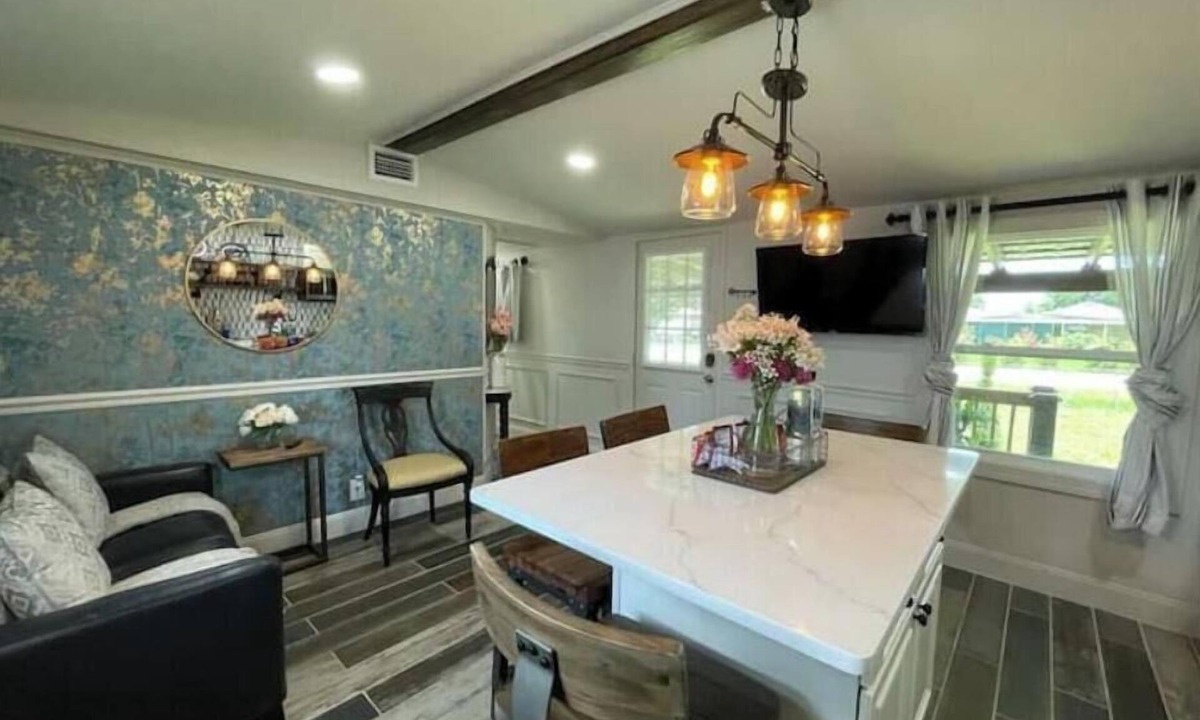 Davenport House | 2 BM/French Country Style DPLX