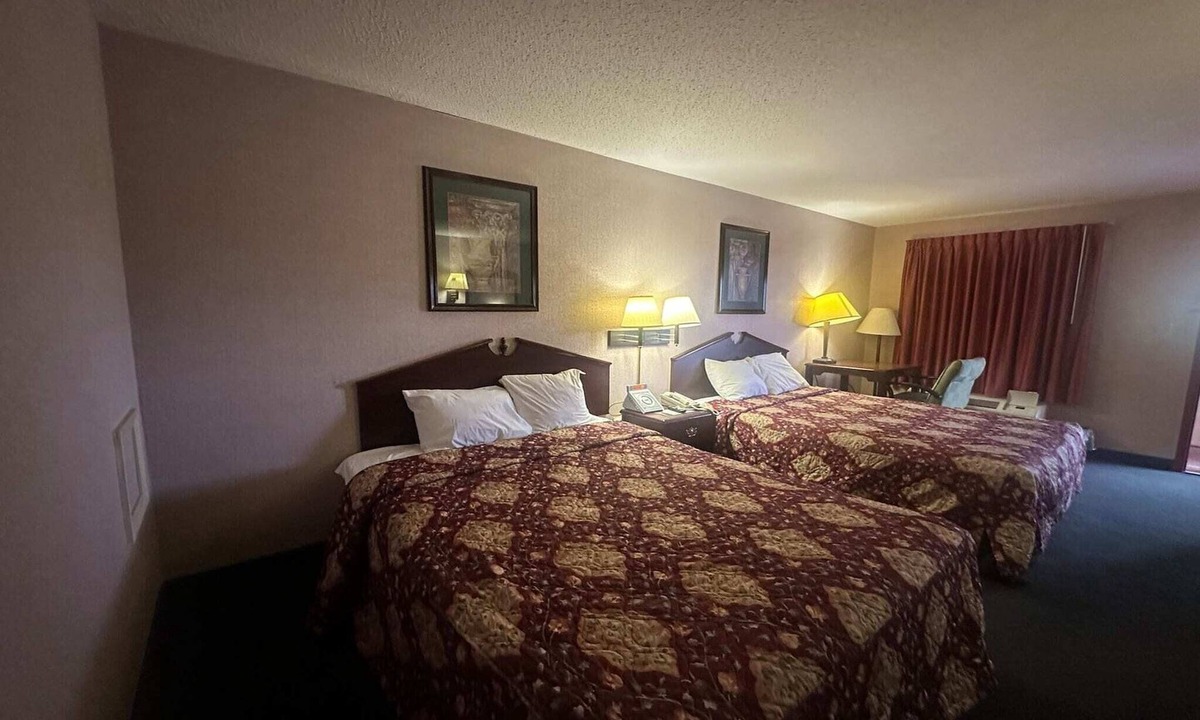 Macon Apartment | 2 Full Beds|Non-Smoking