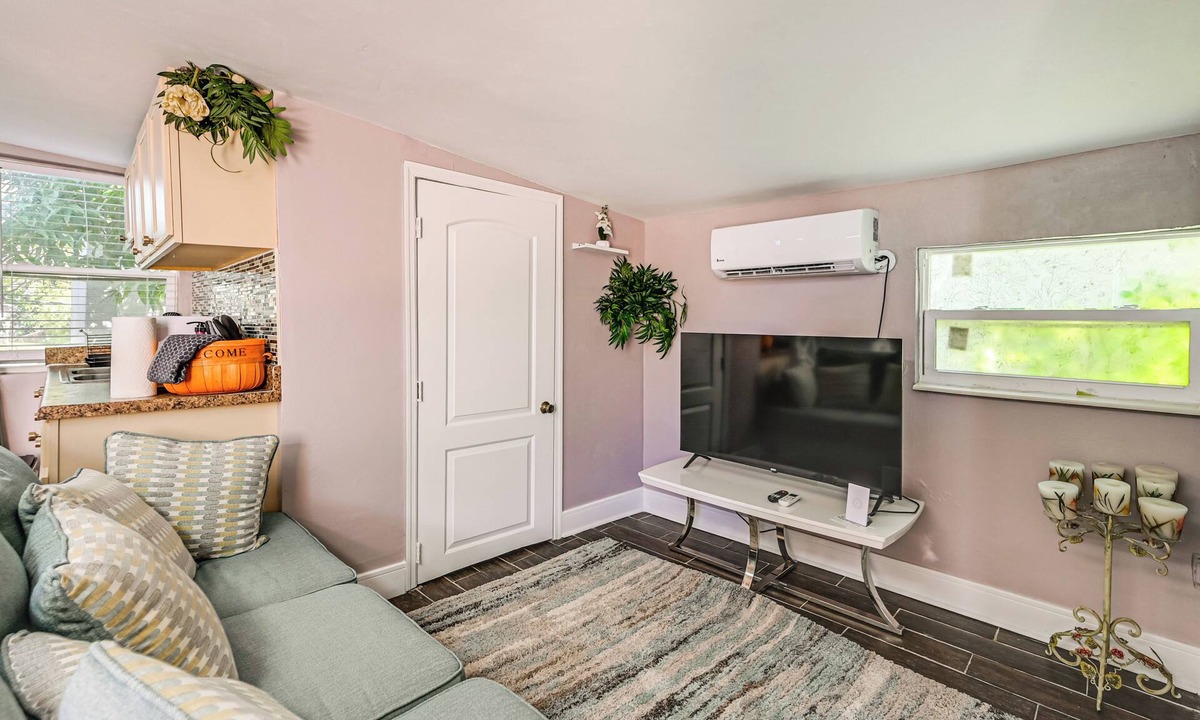Naples Cottage | 2 Mi to Public Pool! Cozy Naples Cottage w/Patio