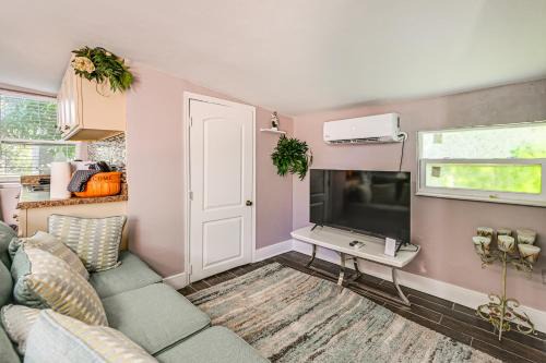 Naples House | 2 Mi to Public Pool! Cozy Naples Cottage w/Patio