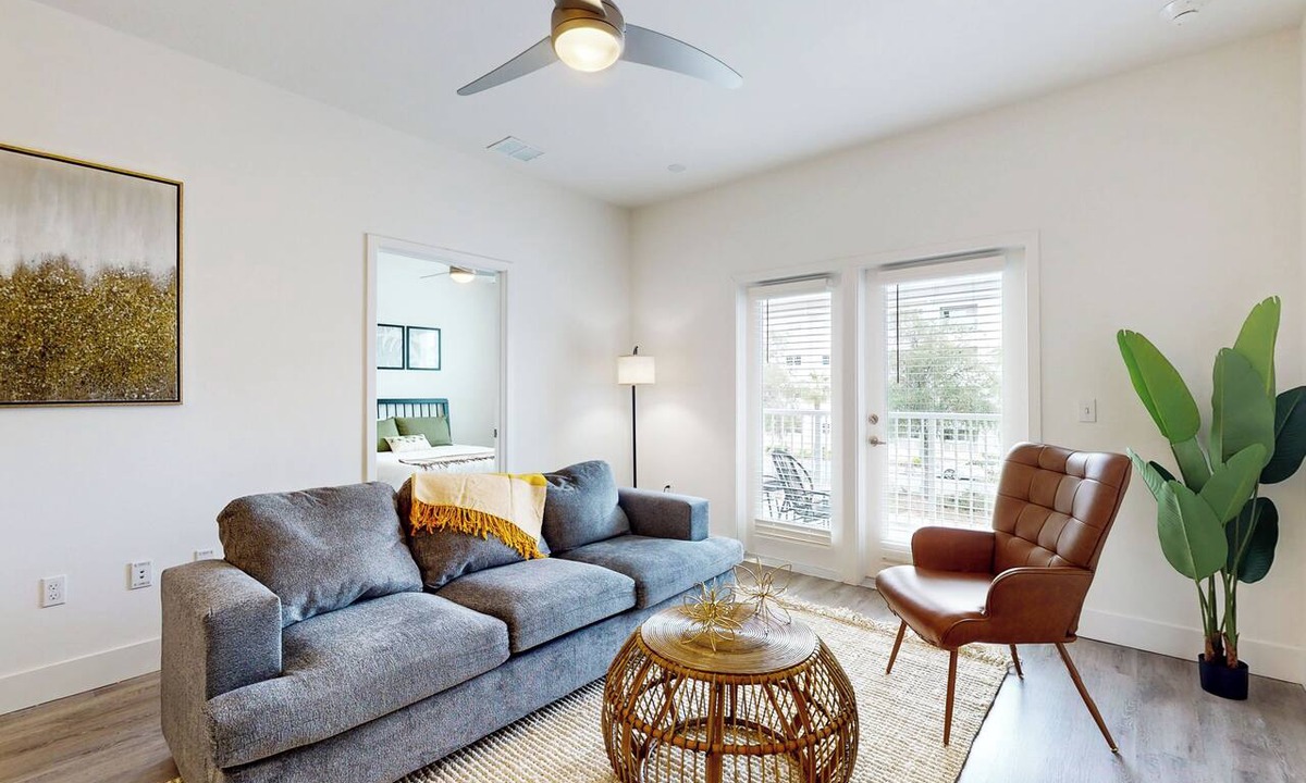 Gainesville Condo | 2 Mi to UF Campus! Modern Luxury Apt w/Pool