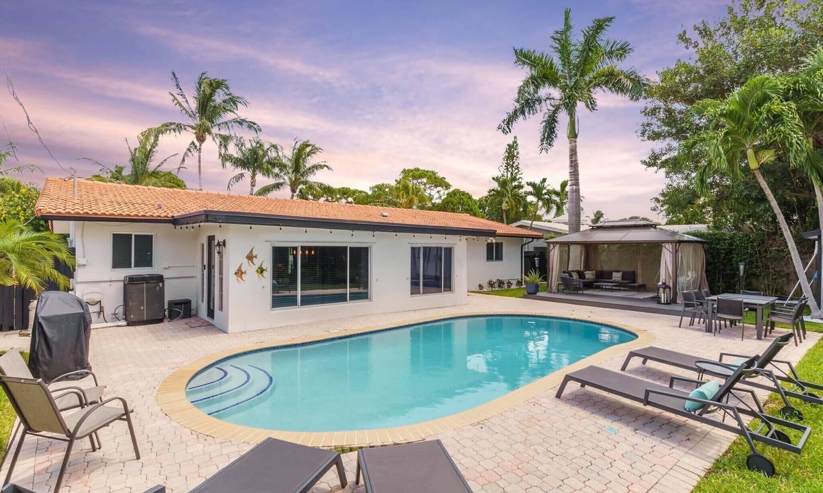 Deerfield Beach House | 2 miles to Beach~ Pool ~Cabana~ Pool Table