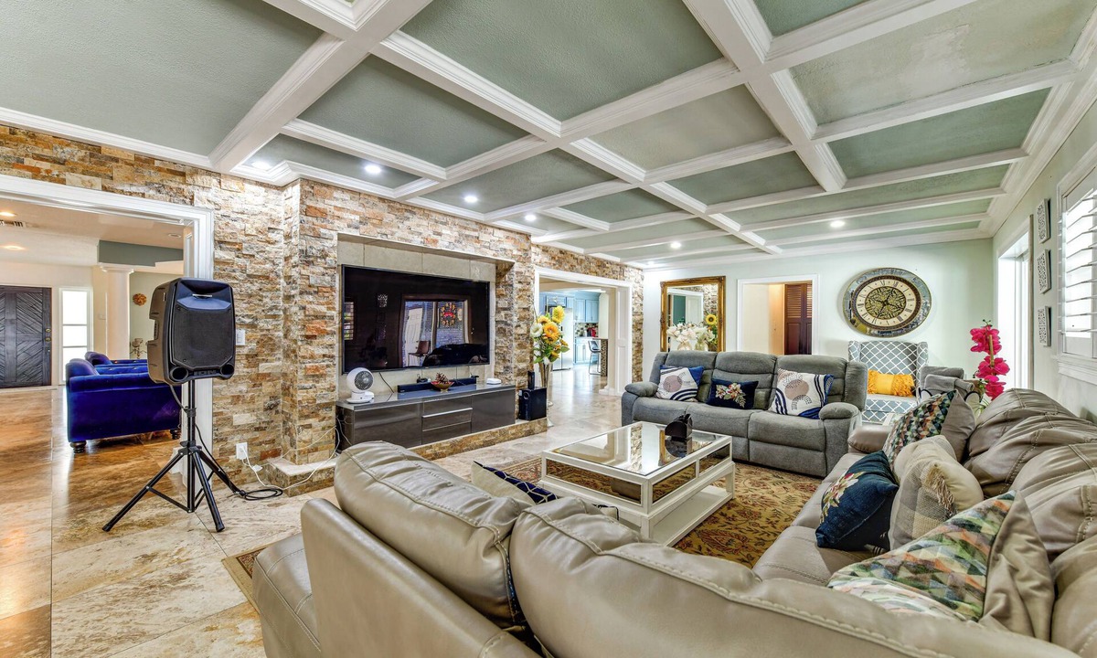 Desoto Acres House | 2 Private Pools! 2-Acre Retreat Near Dtwn Sarasota