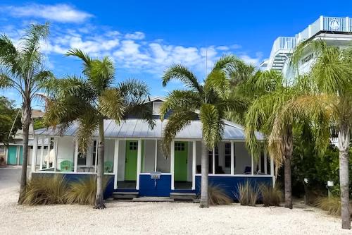 Bradenton Beach House | 2 -Unit Beach to Bay Cottage.Not Grandma's Place