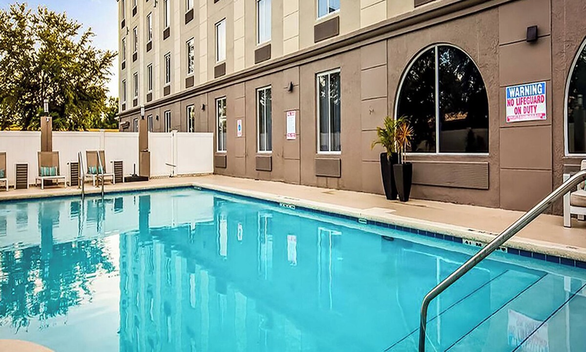 Orlando Hotel | 2-Unit Orlando Retreat with Pool Access | Pet-Friendly & 4 Miles to Airport