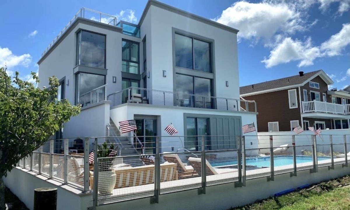 Southend House | 20% OFF REMAINING WEEKS! Waterview Mansion w/ Pool and Hot Tub