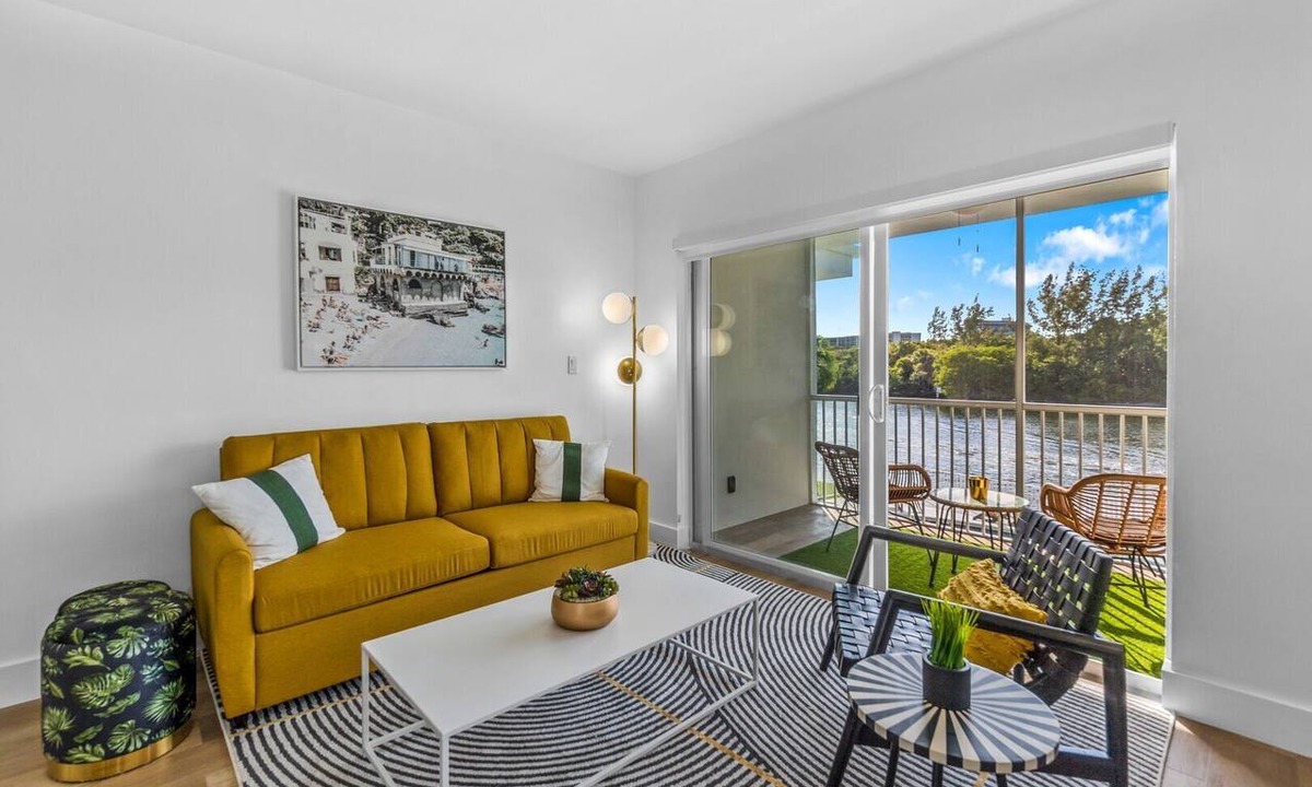 Deerfield Beach Apartment | 261 #8 Managed By Brampton Park