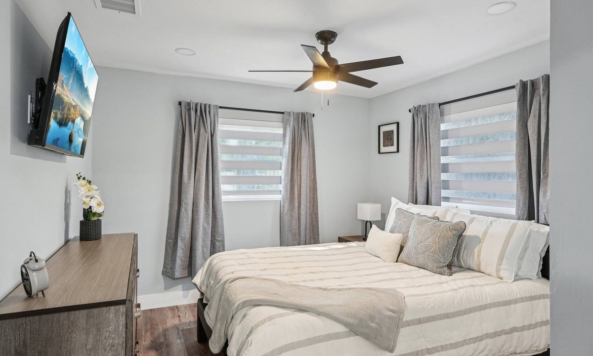 Fort Myers House | 2BD-2BA Retreat -Fast Wi-Fi- Near Beach & Downtown