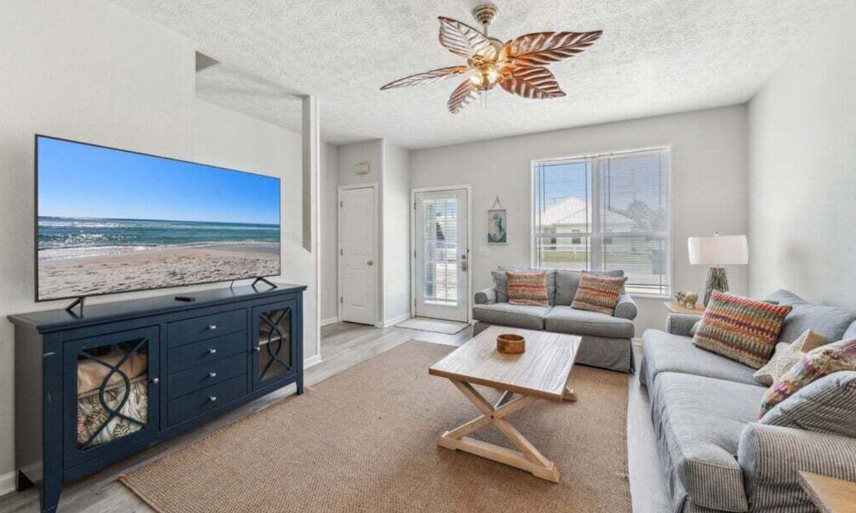 Biltmore Beach Villa | 2BR 2BA Townhome - Close to Beach! - Gas Grill