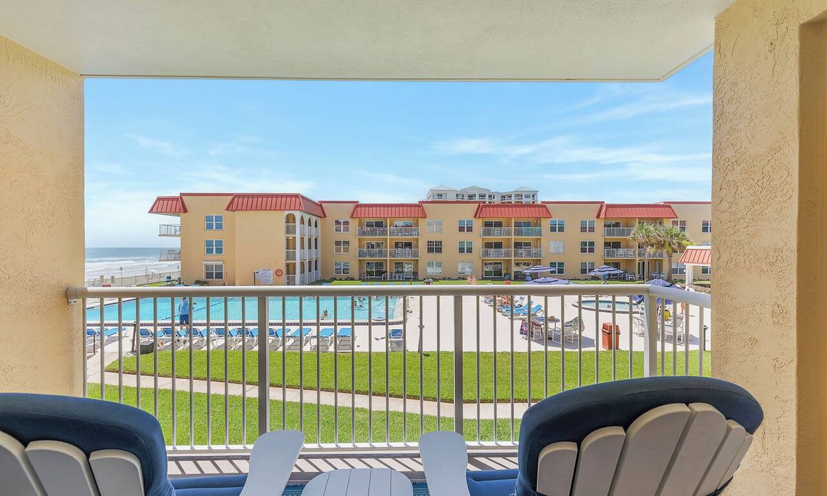 Point East Condo | 🌊2BR Condo | Private Balcony | Steps to the Ocean | Point East 205🏖️