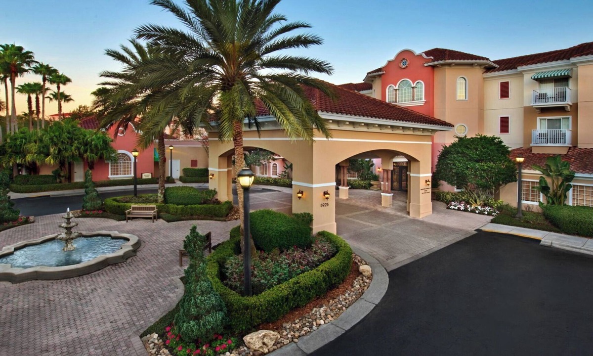 Williamsburg Condo | 3-bedroom 3 bath condo -sleeps 12- with full kitchen near theme parks