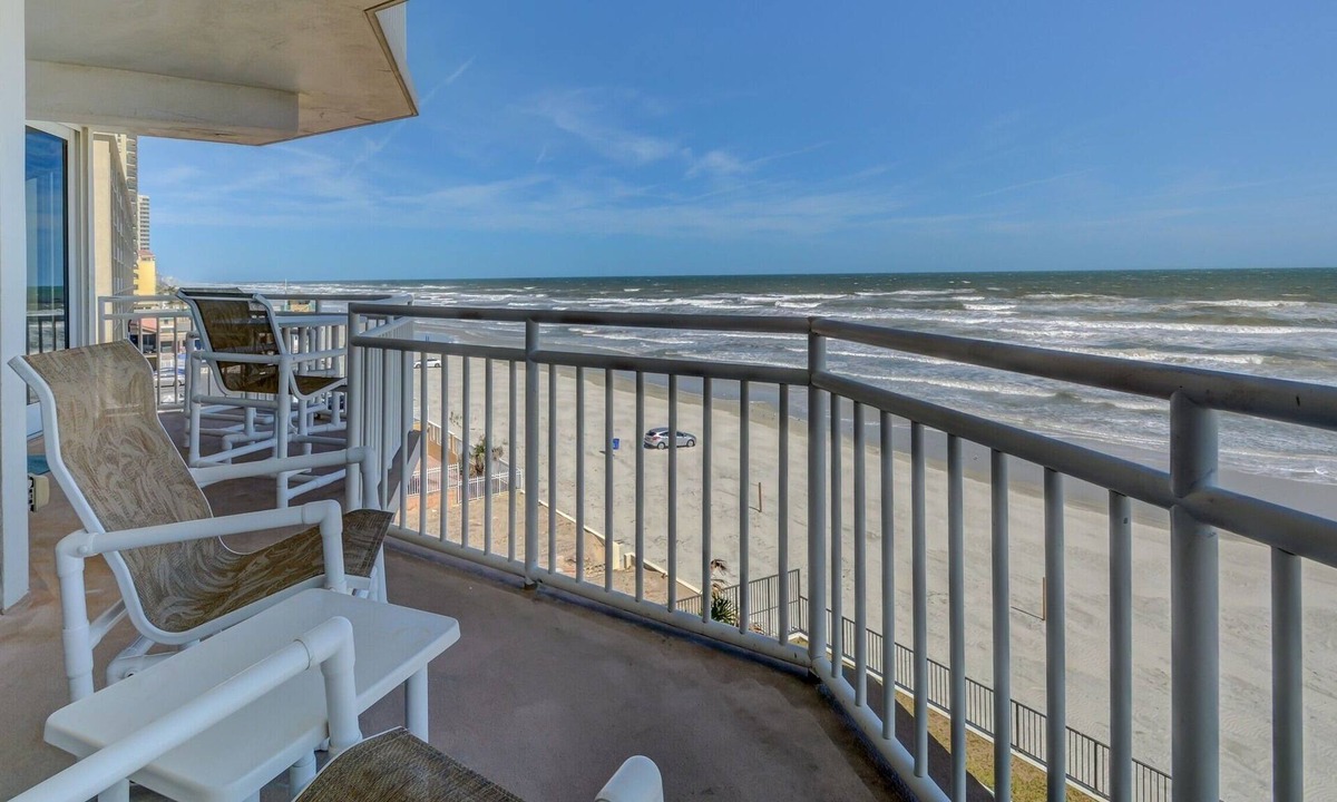 Daytona Beach Shores Condo | 3-Bedroom Condo in Lovely Daytona Beach Shores with Amazing Views!