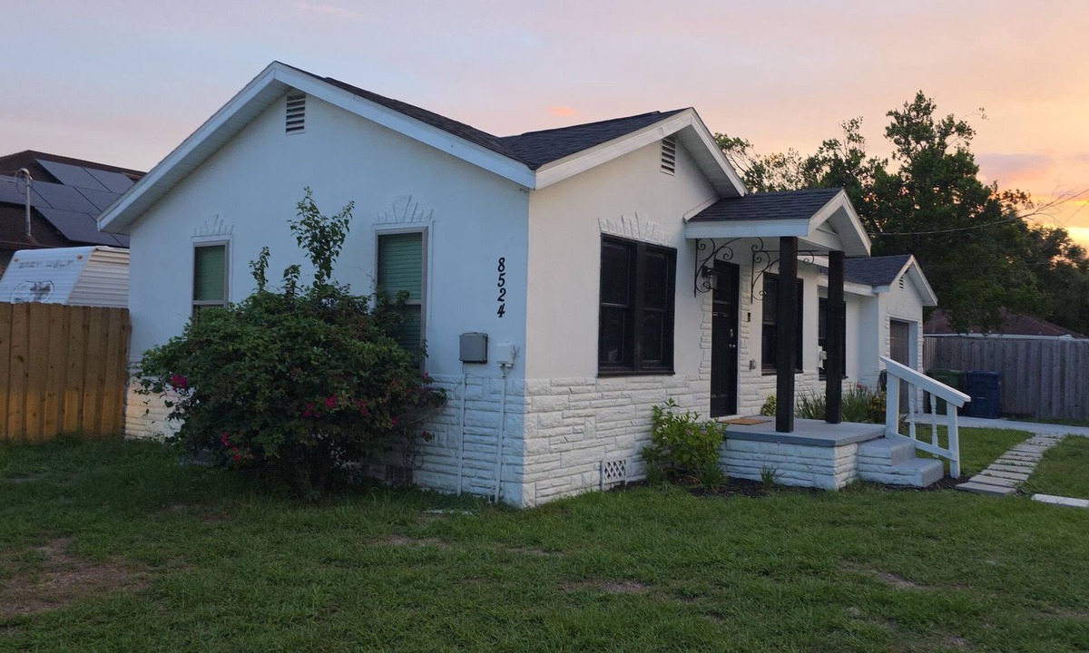 Bearss Plaza House | 3-bedroom house in charming Tampa with AC