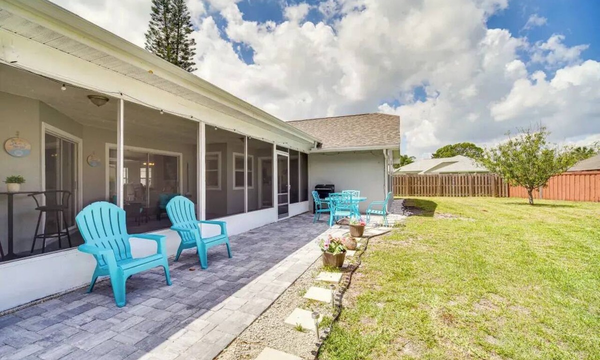 Melbourne House | 3-bedroom house in peaceful Melbourne with cool AC