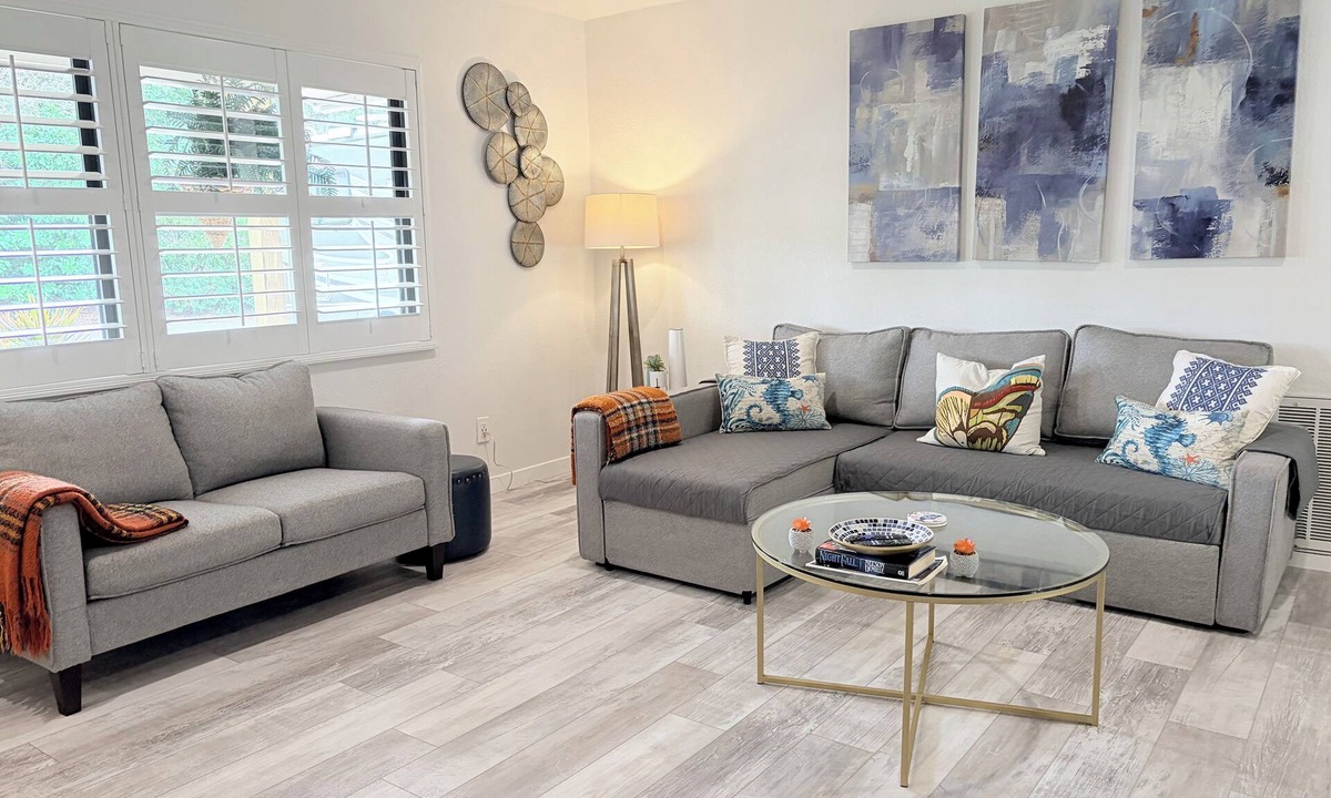 Atlantic Gardens House | 3 bedroom house with pool and 2 blocks to ocean sand