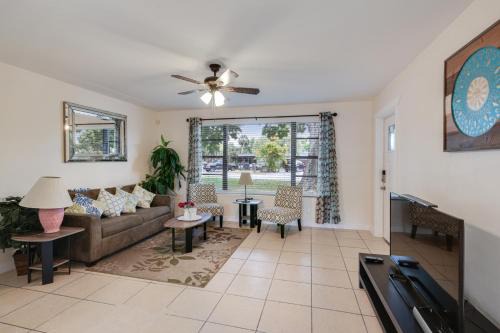 Cocoa House | 3 bedroom House with Renovated kitchen and bath!