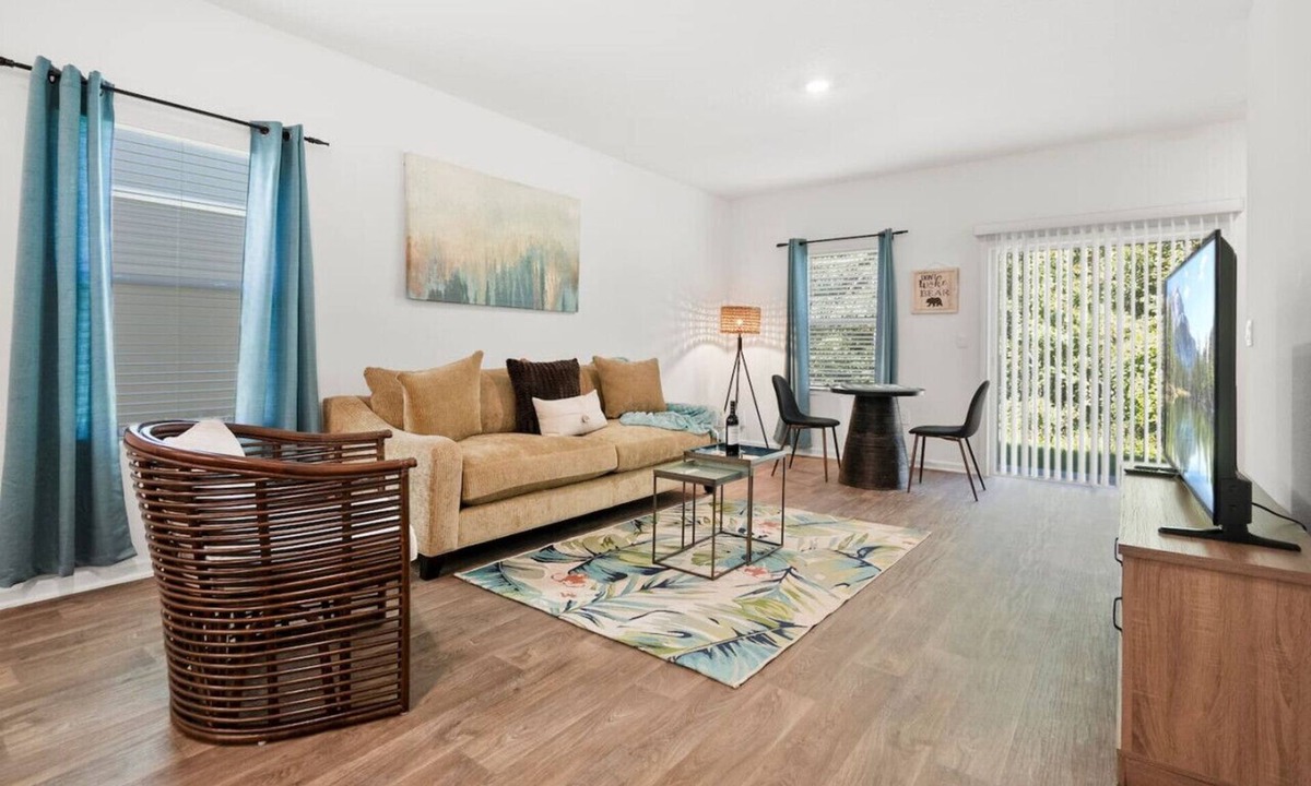 Baymeadows House | 3-Bedroom Townhome near Mayo Clinic