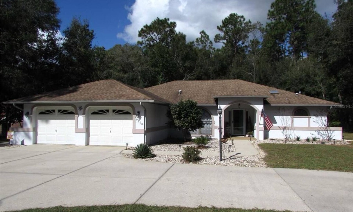 Dunnellon House | 3-BR house w/heated pool in charming Dunnellon with AC, WiFi. Enjoy a cozy stay
