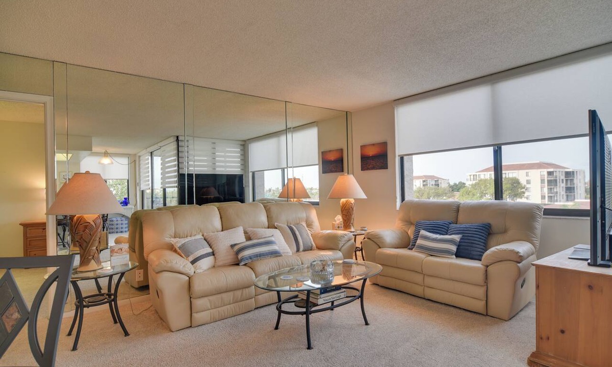 Palma del Mar Condo | 3 Mi to Beach! Extended St Pete Getaway w/ Pool