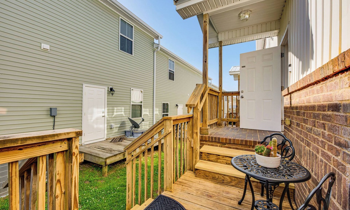 Tallahassee Apartment | 3 Mi to Fsu! Pet-friendly Townhome w/Pool Access