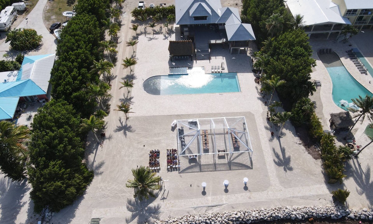 Tingler Island Villa | 30 DAY RENTAL ONLY! Beautiful 2.5 acre waterfront villa with pool , & tiki bar